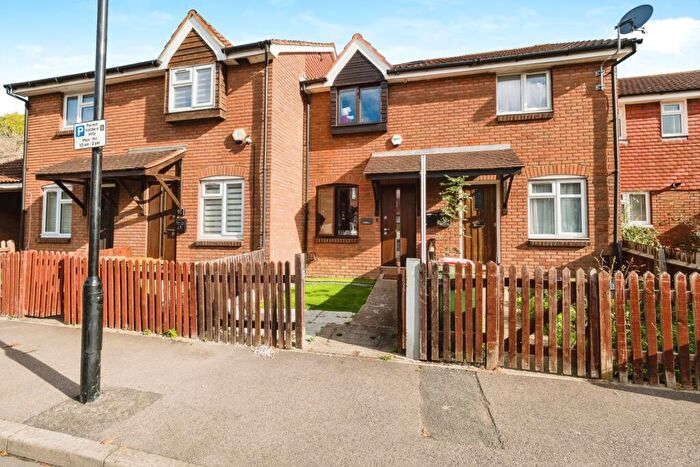 3 Bedroom Terraced House For Sale In Oliver Gardens, Beckton, London, E6