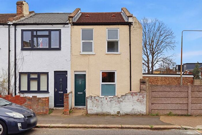 2 Bedroom Property For Sale In Dean Street, Forest Gate, E7