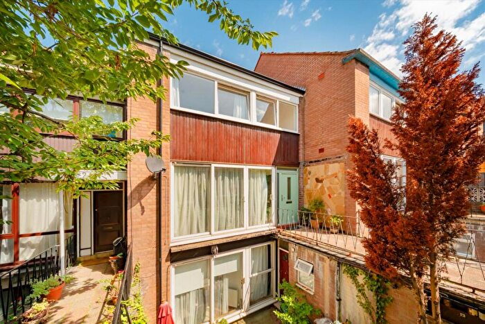 3 Bedroom Flat To Rent In Hermitage Lane, London, NW2