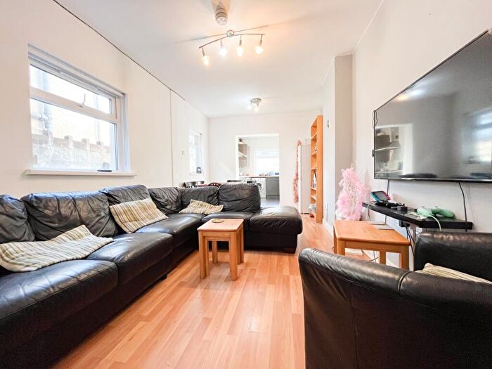 5 Bedroom Terraced House To Rent In Tewkesbury Street, Cathays, CF24