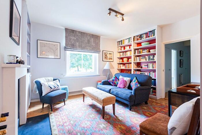 2 Bedroom Flat To Rent In Swanfield Street, Bethnal Green, London, E2
