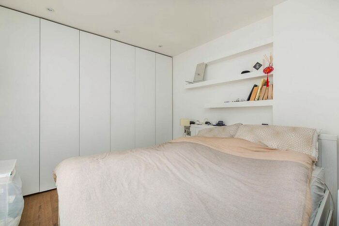 1 Bedroom Flat To Rent In St Stephens Gardens, Bayswater, London, W2