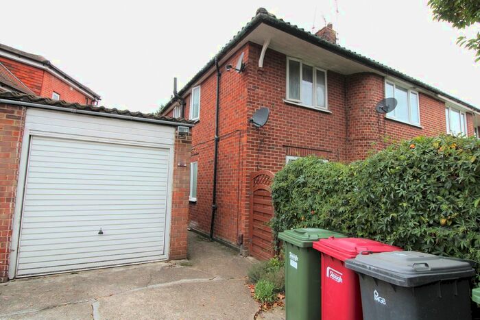 2 Bedroom Maisonette To Rent In Lansdowne Avenue, Slough, SL1