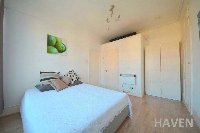 Flat To Rent In Durham Road, East Finchley, London, N2