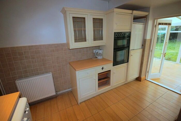 4 Bedroom Detached Bungalow To Rent In Eagle Lane, London E11, Wanstead,