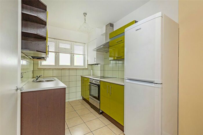 4 Bedroom Flat To Rent In Rowditch Lane, London, SW11