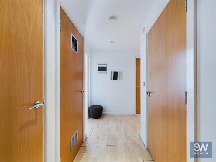 2 Bedroom Apartment To Rent In Balmoral Place, Brewery Wharf, LS10