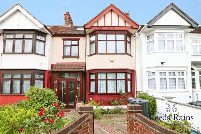 4 Bedroom Terraced House For Sale In Middleton Gardens, Ilford, IG2