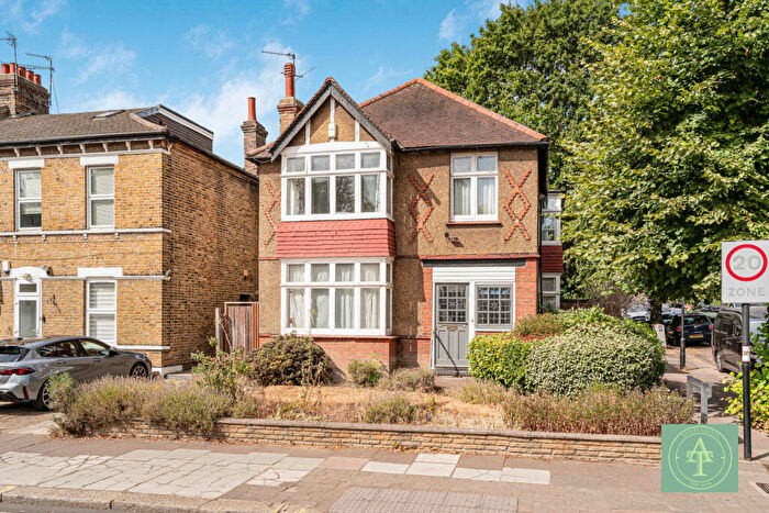 5 Bedroom Detached House For Sale In Green Lanes, Winchmore Hill, N21
