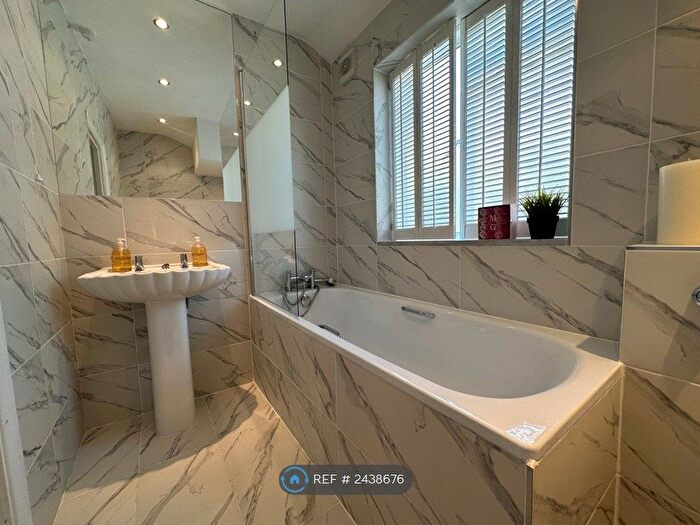 3 Bedroom Flat To Rent In St. Stephens Grove, London, SE13