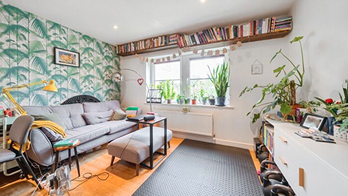 1 Bedroom Flat For Sale In Scott Avenue, London, SW15