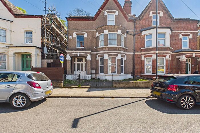 2 Bedroom Flat For Sale In Pathfield Road, Streatham, London, SW16