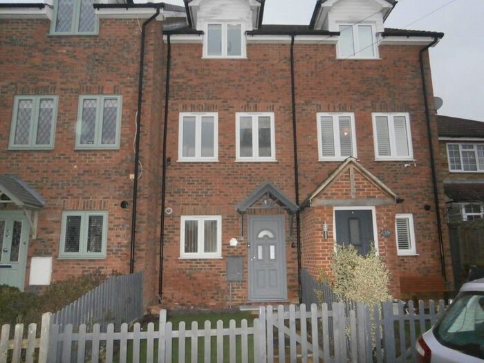 3 Bedroom Terraced House To Rent In High Street, Wouldham, Rochester, ME1