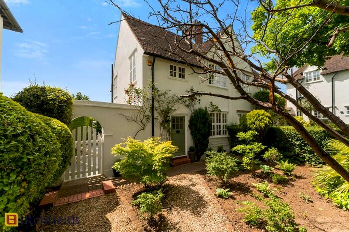 3 Bedroom Cottage To Rent In Willifield Way, Hampstead Garden Suburb, NW11