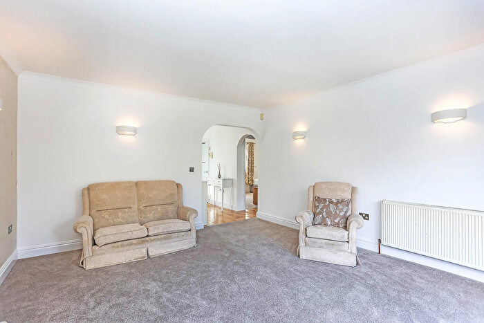 2 Bedroom Bungalow For Sale In Gipsy Close, Balsall Common, Coventry, CV7