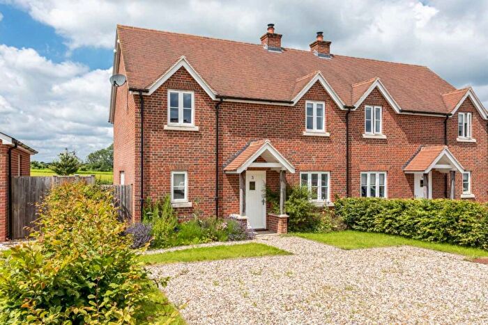3 Bedroom Semi-Detached House To Rent In Ewhurst Park Ramsdell, RG26