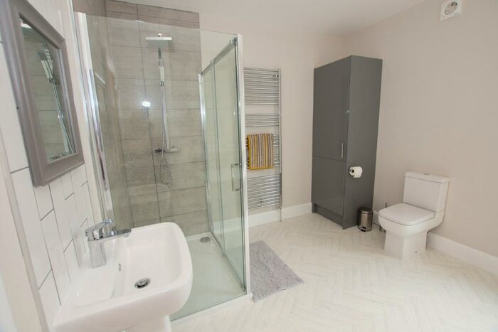 3 Bedroom Terraced House To Rent In Beeston Road, Nottingham, NG7