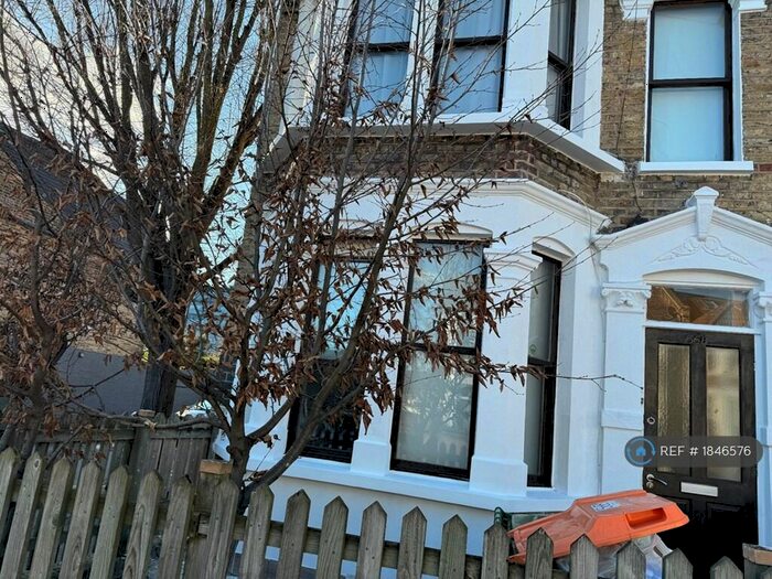 3 Bedroom End Of Terrace House To Rent In Geere Road, London, E15