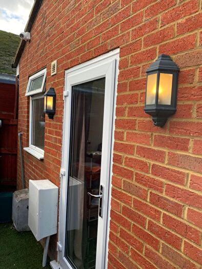 1 Bedroom Bungalow To Rent In Birchway, Hayes, UB3