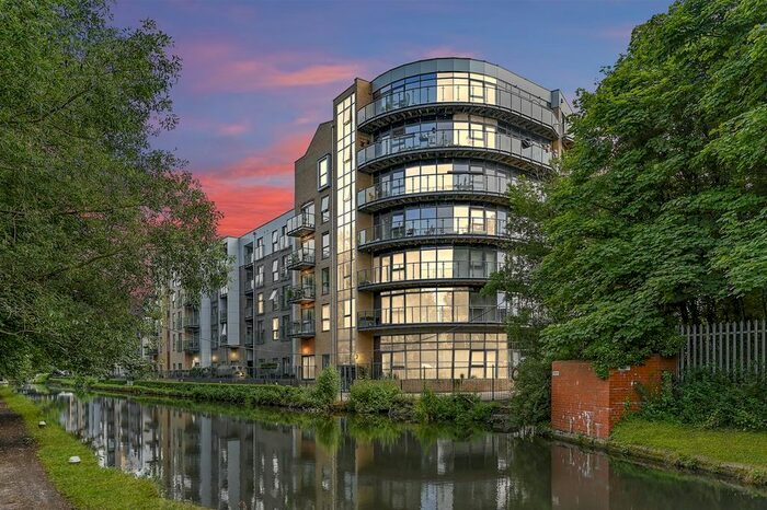2 Bedroom Flat For Sale In The Embankment, Nash Mills Wharf, HP3