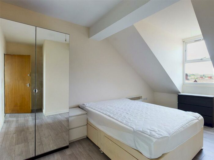 1 Bedroom Apartment To Rent In Redcourt, Athlone Grove, Leeds, LS12