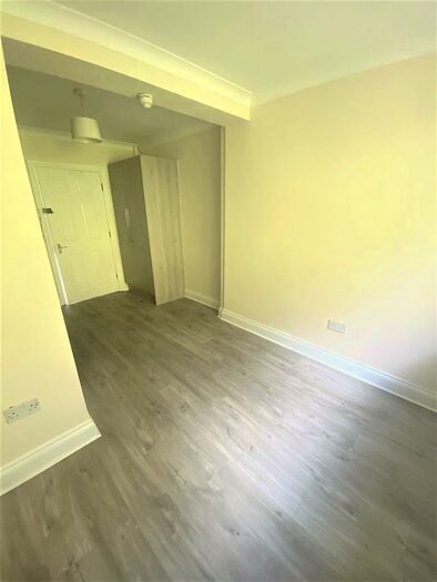 Studio To Rent In Pomfret Avenue, Luton, LU2