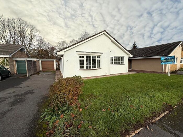 3 Bedroom Bungalow For Sale In Avening Close, Nailsea, North Somerset, BS48