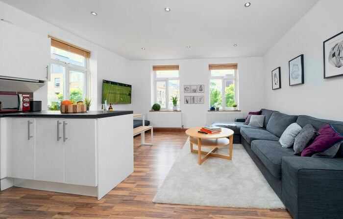 3 Bedroom Flat To Rent In Downham Road, London, N1