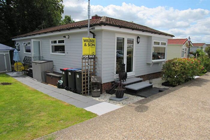 3 Bedroom Mobile/park Home For Sale In Dengrove Park, Shalloak Road, Broad Oak, Canterbury, CT2