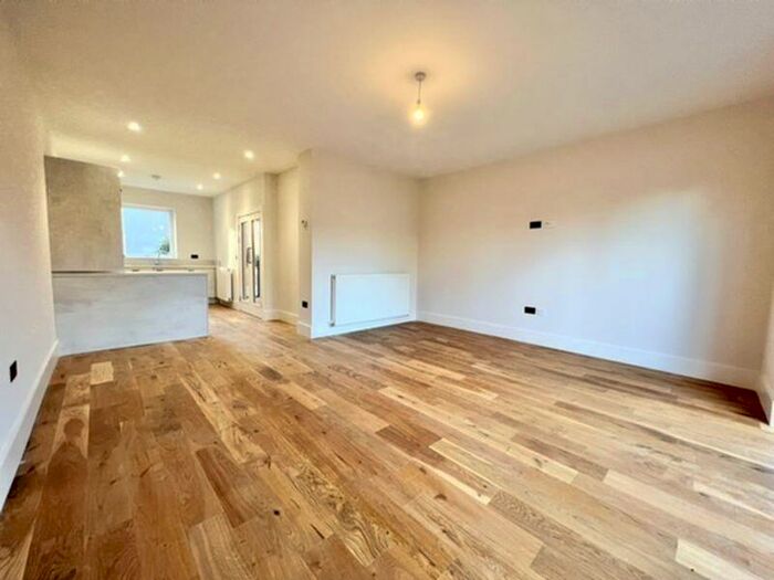 4 Bedroom Semi-Detached House To Rent In The Curve, Welholme Avenue, Grimsby, DN32