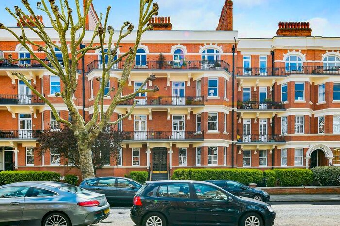 3 Bedroom Flat To Rent In Elgin Avenue, London, W9