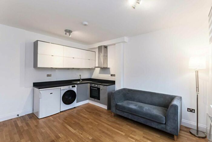 1 Bedroom Flat To Rent In The Drive, Golders Green, NW11