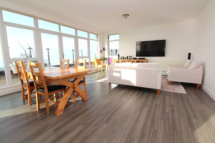 3 Bedroom Flat To Rent In Gubbins Lane, Harold Wood, RM3