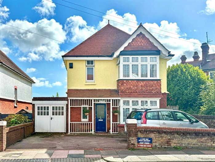 4 Bedroom Detached House For Sale In Brassey Avenue, Eastbourne, BN22