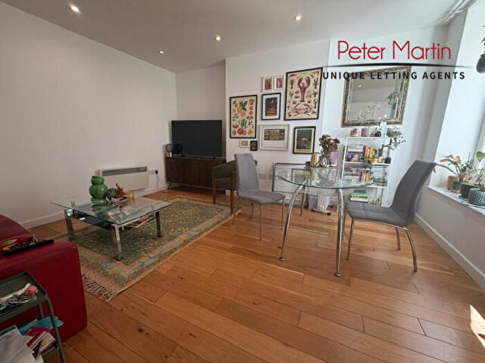 2 Bedroom Flat To Rent In Accommodation Road, Golders Green, NW11