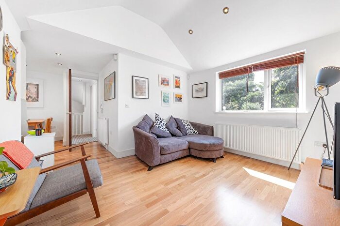 2 Bedroom Flat For Sale In Pulross Road, SW9