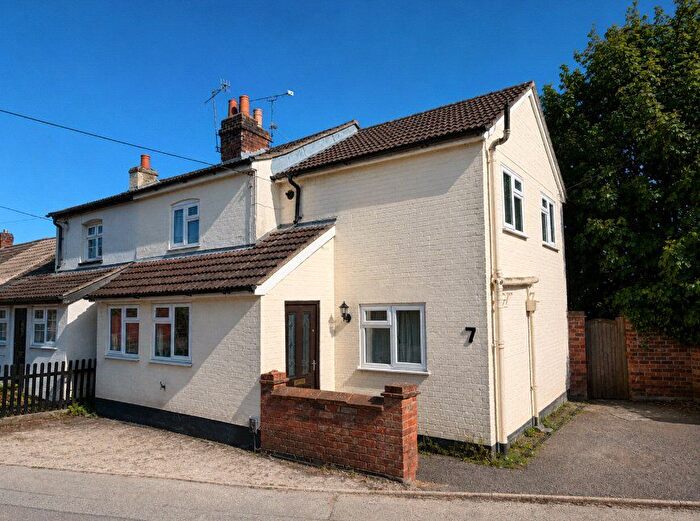 3 Bedroom Semi-Detached House For Sale In Bishops Road, Farnham, Surrey, GU9