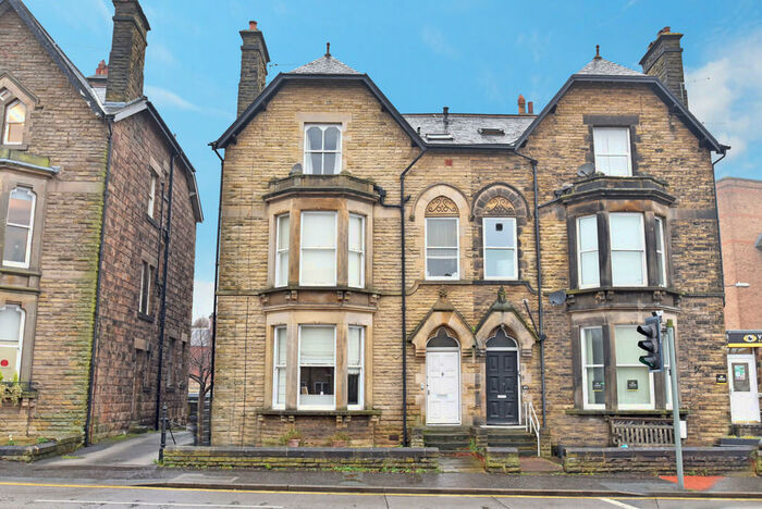 2 Bedroom Apartment To Rent In East Parade, Harrogate, HG1