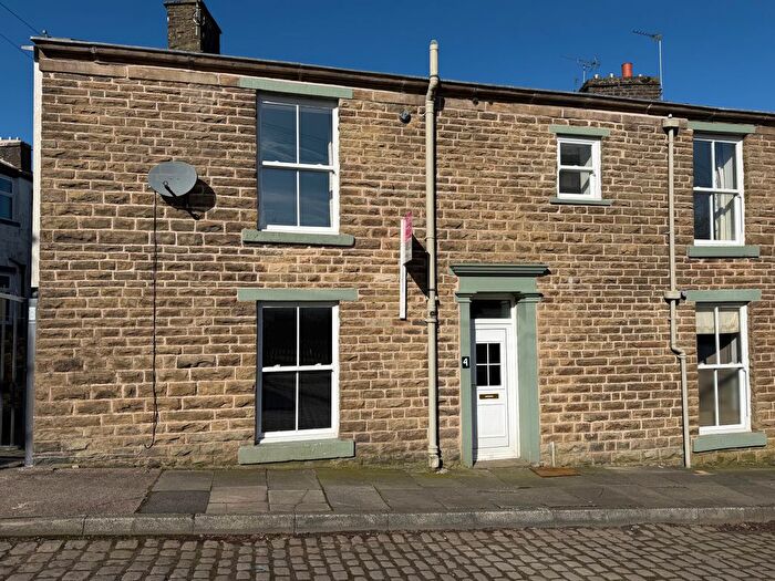 2 Bedroom Cottage To Rent In Albert Street, Hoddlesden, BB3