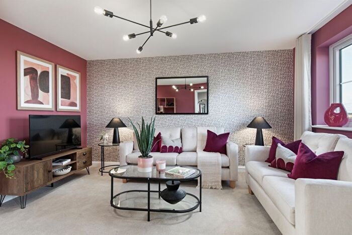 3 Bedroom Semi-detached House For Sale In The Spinworks, Aylesbury, HP19