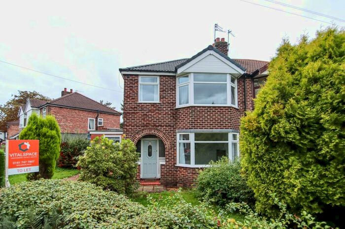 3 Bedroom Semi-Detached House To Rent In Sunningdale Road, Urmston, Manchester, M41