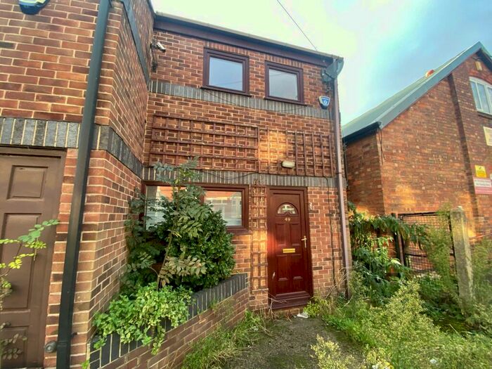 2 Bedroom House To Rent In Russell Road, Nottingham, NG7