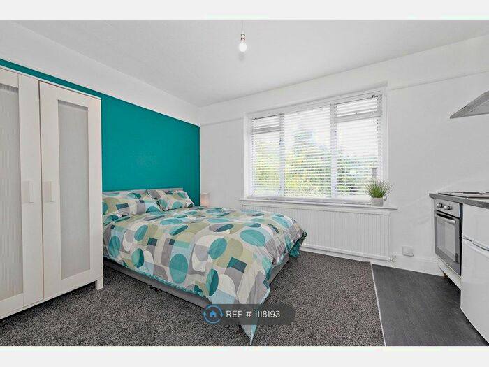 Studio To Rent In Room 4 203 West Wycombe Road, High Wycombe HP12