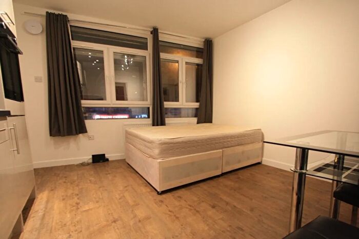 3 Bedroom Flat To Rent In Kennington Road, London, SE11