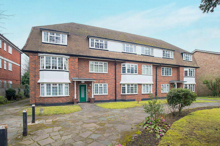 2 Bedroom Flat To Rent In Mansard Manor Christchurch Park, Sutton, Surrey, SM2