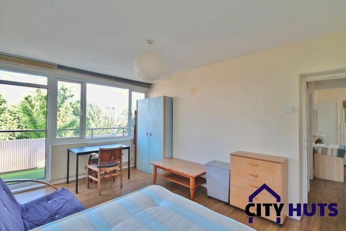 3 Bedroom Flat To Rent In Highbury Quadrant, London, N5