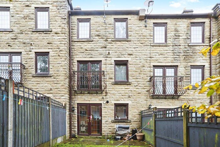 4 Bedroom Town House For Sale In Vicarage Mews, Bradford, BD2