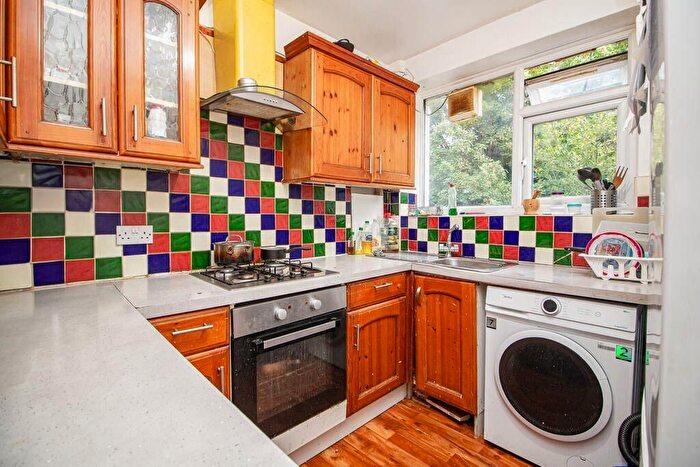 3 Bedroom Terraced House To Rent In Ringwood Gardens, London, SW15