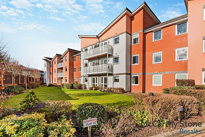 1 Bedroom Flat For Sale In Benedict Court, Western Avenue, Newbury, RG14