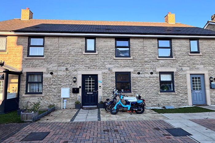 3 Bedroom Terraced House For Sale In Marsh Way, Chapel-En-Le-Frith, High Peak, SK23